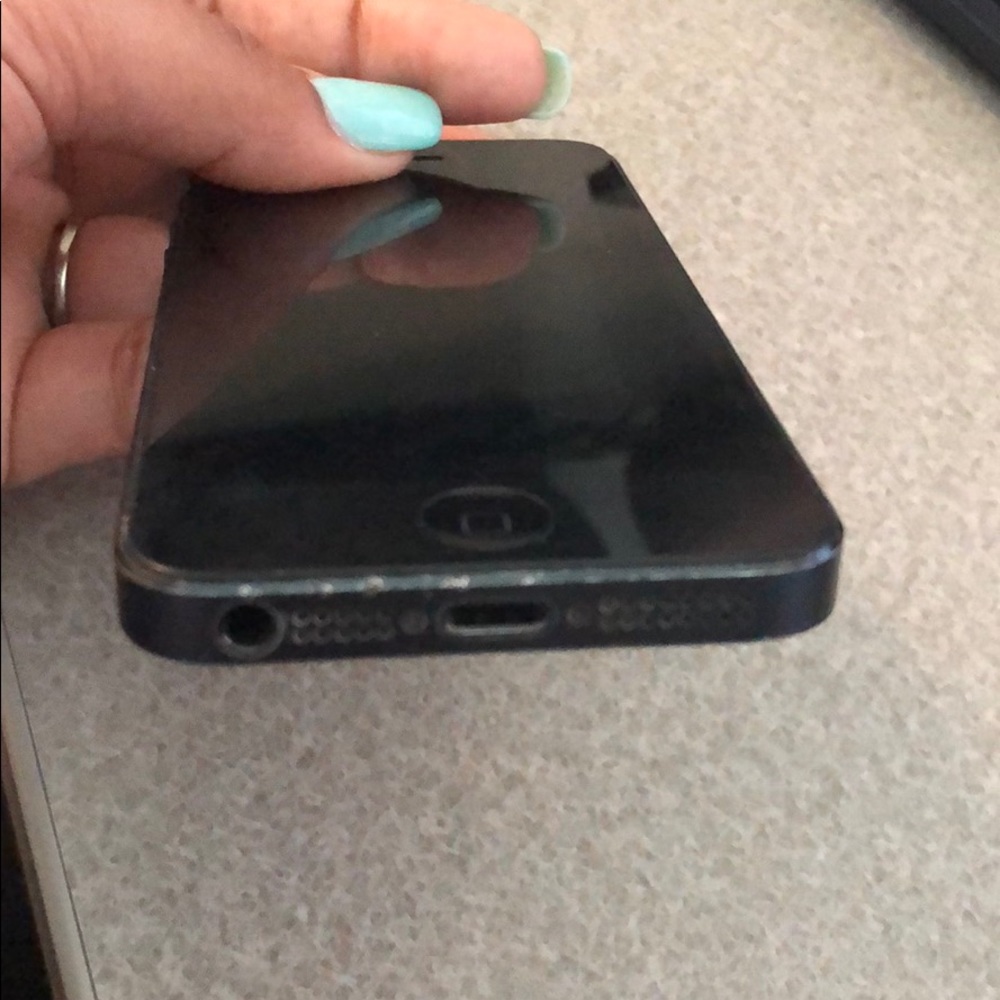 iPhone 5 - Picture 3 of 4